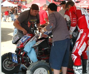 Speaking of franticly working on a machine.... Chad Wienen pulled his own engine and assisted in the motor swap with a few fellow friends including Can Am's Allen White and PEP's Wayne Mooradian. Wienen worked just as franticly on the track moving from near last to pass Byrd for first before electrical problems stopped his heroic charge to victory. 